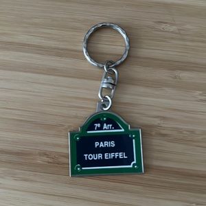 Eiffel Tower Tour keychain from Paris - never used!
